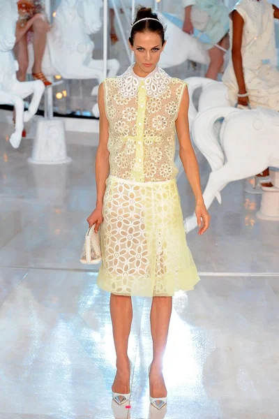 Look 3